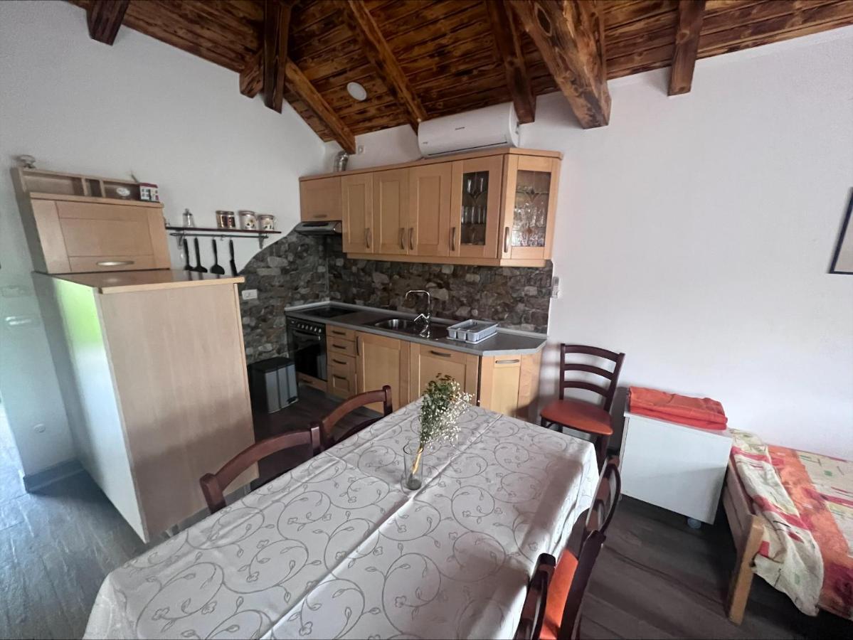 Отель Domacija Paternoster Litija Экстерьер фото